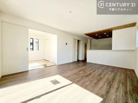 ���r���O �S�n�ǂ����r���O�͉Ƒ������R�ƏW�܂�܂��B�Ƒ��c�R�̎��Ԃ����������ł��B���Ƒ��ƁA����w�[���������Ԃ��߂��������ł��ˁB