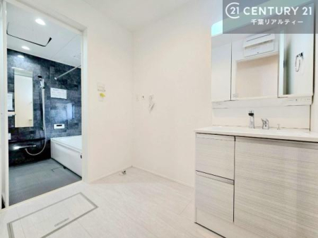 ���ʑ�E���ʏ� �O�ʋ��d�l�̐��ʏ��́A�g�����Ȃ݂����₷������I���͎��[�ɂȂ��Ă��܂��B�h���C���[�₨���ϓ����Еt������̂Ő��ʑ������X�b�L���ƌ����邱�Ƃ��o���܂��I