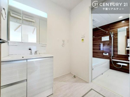 ���ʑ�E���ʏ� �O�ʋ��d�l�̐��ʏ��́A�g�����Ȃ݂����₷������I���͎��[�ɂȂ��Ă��܂��B�h���C���[�₨���ϓ����Еt������̂Ő��ʑ������X�b�L���ƌ����邱�Ƃ��o���܂��I