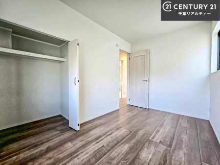 �Q�� �D���������������ޗm���́A���̖ڊo�߂��C�������ǂ������ł��ˁB���������Ԃ��������Ɖ߂������Ƃ��ł��܂��B�D�����F�����̃t���[�����O���ǂ�ȉƋ�ɂ��}�b�`���܂��I