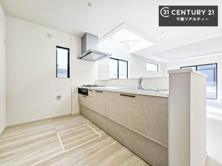 �L�b�`�� ��Ƃ肠�钲���X�y�[�X�ō�Ƃ����₷�����K�ȃL�b�`���ł��I
���q�l�ƈꏏ�ɂ��َq������y���߂�L�X�X�y�[�X�ł��B�y�����������ԂɂȂ肻���ł��ˁI