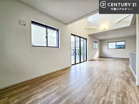 ���r���O �S�n�ǂ����r���O�͉Ƒ������R�ƏW�܂�܂��B�Ƒ��c�R�̎��Ԃ����������ł��B���Ƒ��ƁA����w�[���������Ԃ��߂��������ł��ˁB