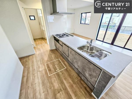 �L�b�`�� ��l�C�̑Ζʎ��V�X�e���L�b�`�����̗p���Ă��܂��I���Ƒ��̃R�~���j�P�[�V���������R�Ƒ�����݌v�ł��B
���q�l�ɂ��ڂ��͂��̂Ŋ������ł��ˁB�L�X�g���ĉ��K�ɍ�Ƃ��i�݂܂��B