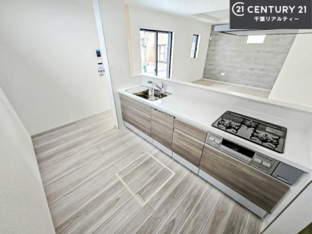 �L�b�`�� ��l�C�̑Ζʎ��V�X�e���L�b�`�����̗p���Ă��܂��I���Ƒ��̃R�~���j�P�[�V���������R�Ƒ�����݌v�ł��B
���q�l�ɂ��ڂ��͂��̂Ŋ������ł��ˁB���[�͂�����܂��I