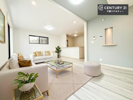 ���r���O �Ƌ��CG�p�[�X�ł��B�傫�ȑ����炽���Ղ�̗z���������閾�邢���r���O�B�J�����̂��郊�r���O�ŉƑ��c���̂��났�̎��Ԃ��߂����܂��B