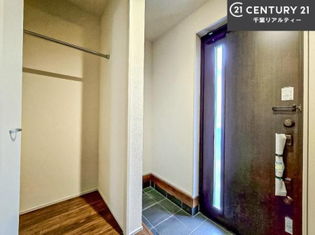 ���� ���ւ�����Ă����ɃI�[�v���N���[�[�b�g��ݒu�B�R�[�g��o�b�O�������Ɗ|�����A�A���̓������X���[�Y�ł��B