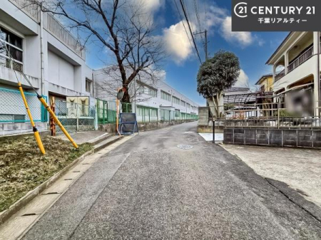 �O�ʓ��H�܂ތ��n�ʐ^ �O�ʓ��H4.5���I�z����ǍD�ȗ��n�ł��B
�Ԍɓ��ꂪ���ȕ������S�ł��ˁB