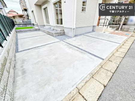 ���ԏ� ���ԃX�y�[�X��2�䕪����܂��I�Z�J���h�J�[�͂������A�o�C�N�⎩�]�ԂȂǂ��u���ꏊ�ɍ���܂���B