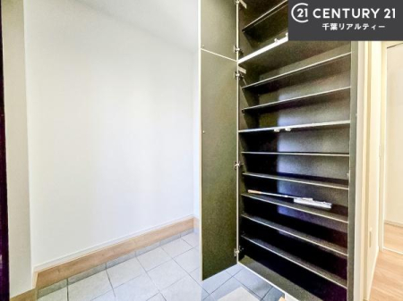 ���� �V���[�Y�{�b�N�X�t���Ȃ̂ŁA���ւ��Еt�����|�������₷���ł��I
�X�b�L���������ւŌ˂��J�����u�ԁA�������̂���S�n������Ԃ��o�}���Ă���܂��B