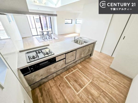 �L�b�`�� ��Ƃ肠�钲���X�y�[�X�ō�Ƃ����₷�����K�ȃL�b�`���ł��I
���q�l�ƈꏏ�ɂ��َq������y���߂�L�X�X�y�[�X�ł��B�y�����������ԂɂȂ肻���ł��ˁI