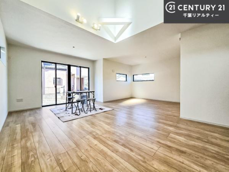 ���r���O �J�����̂���L�XLDK�I�\�t�@�[��_�C�j���O�e�[�u����u���Ă������ɂȂ�Ȃ��̂ŉ��K�ɉ߂����܂��I�R�~���j�P�[�V���������₷�����r���O�ł��I