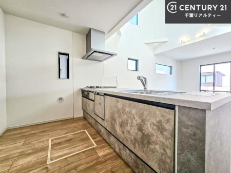 �L�b�`�� ��l�C�̑Ζʎ��V�X�e���L�b�`�����̗p���Ă��܂��I���Ƒ��̃R�~���j�P�[�V���������R�Ƒ�����݌v�ł��B
���q�l�ɂ��ڂ��͂��̂Ŋ������ł��ˁI�L�X�g���ĉ��K�ɍ�Ƃ��i�݂܂��B