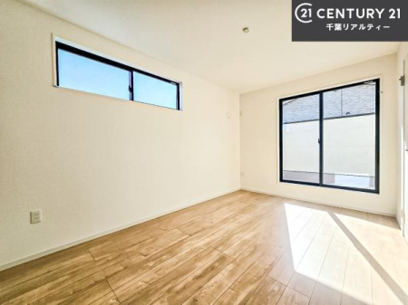 �m�� �o���R�j�[�ɖʂ��Ă���m���ł��B���邭�����肪����A���C����������ł��܂��I���N���āA�O�ɏo�Ĕw�L�т����[�ċz�����ǂ������}������邱�Ƃ��ł��܂��B