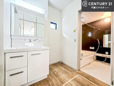 ���ʑ�E���ʏ� �O�ʋ��d�l�̐��ʏ��́A�g�����Ȃ݂����₷������I���͎��[�ɂȂ��Ă��܂��B�h���C���[�₨���ϓ����Еt������̂Ő��ʑ������X�b�L���ƌ����邱�Ƃ��o���܂��I