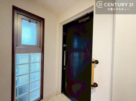 ���� ���ւɂ͓܂葋��݂��A�v���C�o�V�[�����Ȃ��玩�R������荞�ސ݌v�B�����͖��邭�A�₳���������}���Ă���錺�֋�Ԃł��B