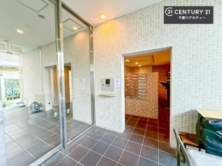 �G���g�����X ��؂Ȃ��q�l���}����G���g�����X�́A�z���ɕ�܂ꂽ�S�n�悢��ԁB
�Z�܂����̌ւ������������A�㎿�ȘȂ܂��ł��B