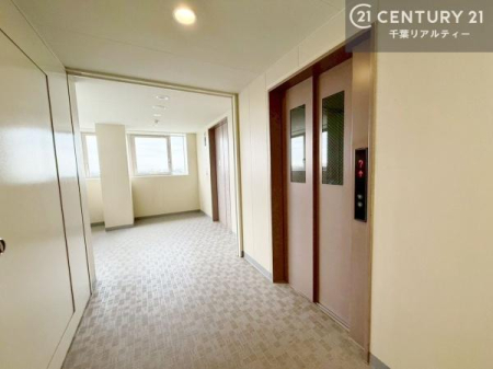 ���̑����p�� �G���x�[�^�[�����ŁA�����̈ړ����X���[�Y�B��K�ւ̃A�N�Z�X�����K�Ȃ��߁A���N�z�̕��⏬���Ȃ��q���܂����邲�ƒ�ɂ����S�ł��B���K���Ɨ��֐������˔������Z�܂��ł��B