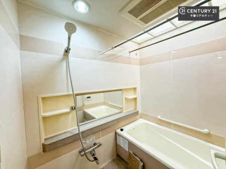 ���� ���ɒ����������o�I�ȍL����𐶂݁A�����S�̂����L������������݌v�B�������̏��Ȃ���ԂŁA�����̃o�X�^�C�����������Ɖ��K�ɂ��y���݂��������܂��B