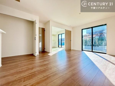 ���r���O �S�n�ǂ����r���O�͉Ƒ������R�ƏW�܂�܂��B�Ƒ��c�R�̎��Ԃ����������ł��B���Ƒ��ƁA����w�[���������Ԃ��߂��������ł��ˁB���邭�J���I�ȋ�Ԃł��B
