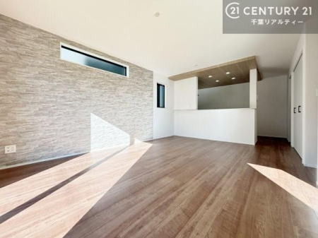 ���r���O ��؂ȉƑ����W�܂邩�炱��LDK�ɂ͂�����肽���B
�q�����������C�ɏ΂��Ȃ��瑖�����Ă���p�����������u�L���Ƃɂ��ėǂ������v�Ǝv���u�Ԃł��B