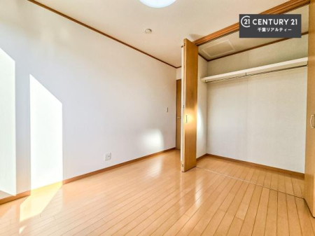 �q������ ���[�X�y�[�X���t���Ă���̂ŁA�}�ȗ��q���ł��U�炩��������������T�b�ƕЂÂ����đ�ϕ֗��ł��I�ǖʂ��L�X���Ă���̂ŁA�׋�����x�b�h�̒u����ɍ���܂���I