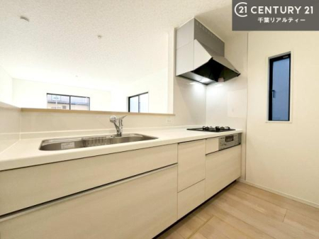 �L�b�`�� ��l�C�̑Ζʎ��V�X�e���L�b�`�����̗p���Ă��܂��I���Ƒ��̃R�~���j�P�[�V���������R�Ƒ�����݌v�ł��B
���q�l�ɂ��ڂ��͂��̂Ŋ������ł��ˁB�L�X�g���ĉ��K�ɍ�Ƃ��i�݂܂��B