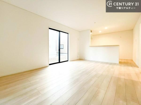 ���r���O ��؂ȉƑ����W�܂邩�炱��LDK�ɂ͂�����肽���B
�q�����������C�ɏ΂��Ȃ��瑖�����Ă���p�����������u�L���Ƃɂ��ėǂ������v�Ǝv���u�Ԃł��B