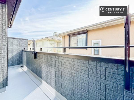 �Z�˂���̒��]�ʐ^ ���͂͒�w�Z��L���闎���������X���݁B�Â��ŉ��₩�ȏZ���̒��A�������Ƃ������Ԃ����߂������������܂��B