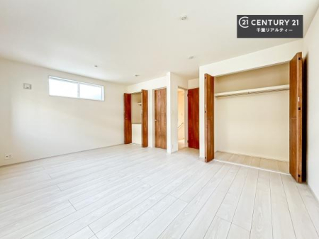 �q������ ���[�X�y�[�X�����Ă��܂��I�������X�b�L�����ڂ��鎖���ł��܂��ˁB
�Ƌ��I�΂Ȃ��V���v���ȃf�U�C���ׁ̈A�Ƌ��I�΂����C�ɓ���̋�ԍ�肪�ł������ł��ˁB