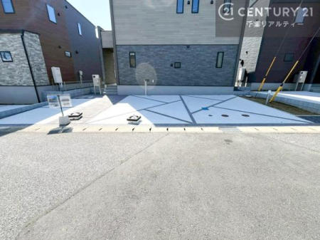 ���ԏ� ���ԃX�y�[�X��3�䕪����܂��I�Z�J���h�J�[�͂������A�o�C�N�⎩�]�ԂȂǂ��u���ꏊ�ɍ���܂���B