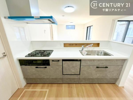 �L�b�`�� ��Ƃ����₷���V�X�e���L�b�`���ł��I���[����������t���Ă���̂ŁA�����X�y�[�X�ɕ���u���Ȃ��čςނ̂ŁA�L�X�g���āA���K�ɍ�Ƃ��ł��܂��I