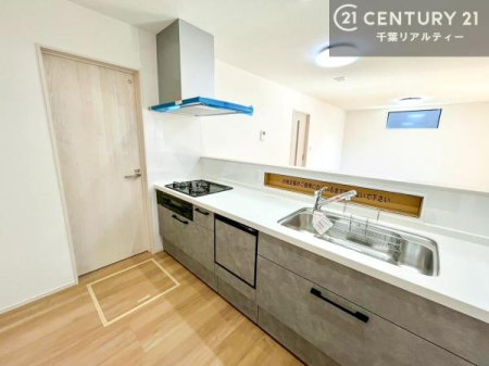 �L�b�`�� ��l�C�̑Ζʎ��V�X�e���L�b�`�����̗p���Ă��܂��I���Ƒ��̃R�~���j�P�[�V���������R�Ƒ�����݌v�ł��B
���q�l�ɂ��ڂ��͂��̂Ŋ������ł��ˁI�L�X�g���ĉ��K�ō�Ƃ��i�݂܂��B