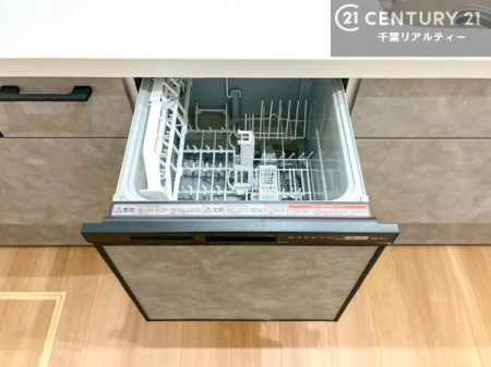 �L�b�`�� �H��@�t���̃L�b�`���ł��I�Z���������r��h�~�Ƃ��đ�ϊ��􂷂�֗��Ȏd�l�ł��I�r���g�C���Ȃ̂ŃL�b�`���̏ꏊ����炸�����X�y�[�X���L���g�����Ƃ��o���܂��I