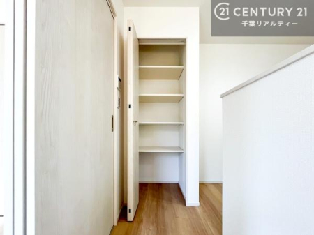 ���[ �p���g���[�t���I���Ă�������A�H�ނ̃X�g�b�N���X�b�L�����ڂ��邱�Ƃ��ł��܂��I
���񌻒n�ł��m���߂��������B