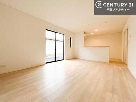 ���r���O ��؂ȉƑ����W�܂邩�炱��LDK�ɂ͂�����肽���B
�q�����������C�ɏ΂��Ȃ��瑖�����Ă���p�����������u�L���Ƃɂ��ėǂ������v�Ǝv���u�Ԃł��B