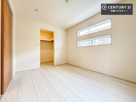 �m�� �V���v���Ƀf�U�C������Ă��邽�߁A�Ƌ��I�т܂���I
���C�ɓ���̉Ƌ��u���Ă��낰���Ԃ���邱�Ƃ��ł��܂��B