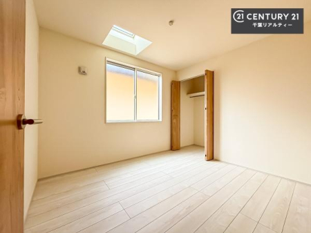 �q������ ���[�X�y�[�X�����Ă��܂��I�������X�b�L�����ڂ��鎖���ł��܂��ˁB
�Ƌ��I�΂Ȃ��V���v���ȃf�U�C���ׁ̈A�Ƌ��I�΂����C�ɓ���̋�ԍ�肪�ł������ł��ˁB