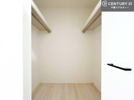 ���[ �t�@�~���[�N���[�N��������Z�܂��́A���[�͂Ɖ��K�������˔������ґ�ȋ�Ԑ݌v�B�ߗނ�o�b�O�A�G�ߕ��܂łЂƂ܂Ƃ߂ɂł��A���X�̐������ڂ������ƃX�}�[�g�ɁI