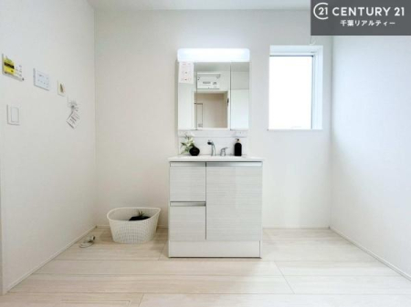 ���ʑ�E���ʏ� �O�ʋ��d�l�̐��ʏ��́A�g�����Ȃ݂����₷������I���͎��[�ɂȂ��Ă��܂��B�h���C���[�₨���ϓ����Еt������̂Ő��ʑ������X�b�L���ƌ����邱�Ƃ��o���܂��I