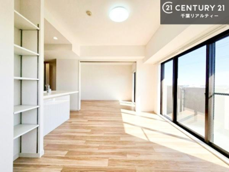 ���r���O �傫�ȑ����炽���Ղ�̗z�����������ށA���邭�J���I��LDK�B
�Ƒ������R�ƏW�܂�A�S�n�悢���Ԃ��߂������Ԃł��B