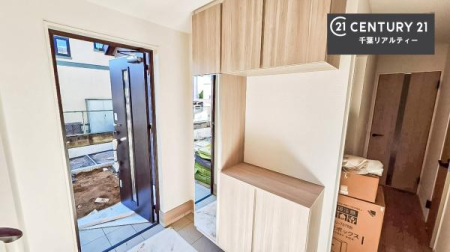 ���� �V���[�Y�{�b�N�X�t���Ȃ̂ŁA���ւ��Еt�����|�������₷���ł��I
�X�b�L���������ւŌ˂��J�����u�ԁA�������̂���S�n������Ԃ��o�}���Ă���܂��B