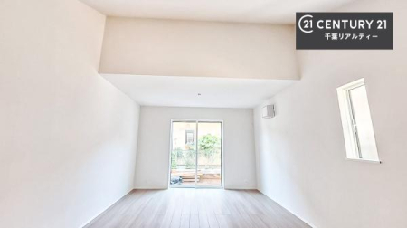 ���r���O �S�n�ǂ����r���O�͉Ƒ������R�ƏW�܂�܂��B�Ƒ��c�R�̎��Ԃ����������ł��B���Ƒ��ƁA����w�[���������Ԃ��߂��������ł��ˁB