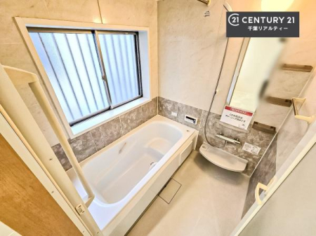 ���� �������������l�̕��͋C�̃o�X���[���́A�����o�Ă��ăo�X�^�C�����[���I
���d���撣���Ă��邲�J���ɂ��D�݂̓����̓����܂����āA�y����ł݂Ă͂������ł��傤���H