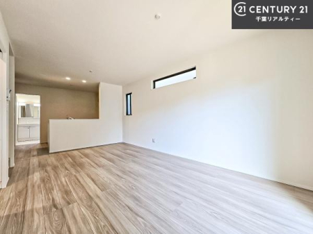 ���r���O �S�n�ǂ����r���O�͉Ƒ������R�ƏW�܂�܂��B�Ƒ��c�R�̎��Ԃ����������ł��B���Ƒ��ƁA����w�[���������Ԃ��߂��������ł��ˁB