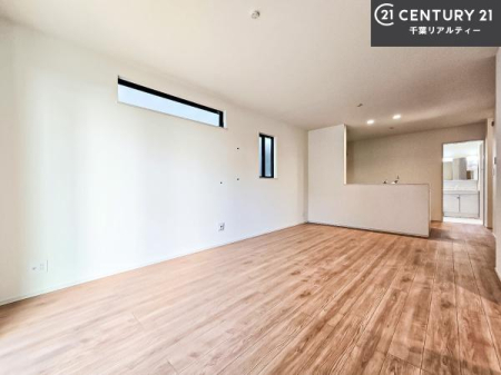 ���r���O �J�����̂���L�XLDK�I�\�t�@�[��_�C�j���O�e�[�u����u���Ă������ɂȂ�Ȃ��̂ŉ��K�ɉ߂����܂��I�R�~���j�P�[�V���������₷�����r���O�ł��I