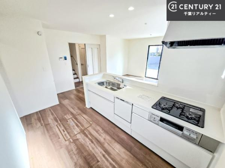 �L�b�`�� ��Ƃ肠�钲���X�y�[�X�ō�Ƃ����₷�����K�ȃL�b�`���ł��I
���q�l�ƈꏏ�ɂ��َq������y���߂�L�X�X�y�[�X�ł��B�y�����������ԂɂȂ肻���ł��ˁI