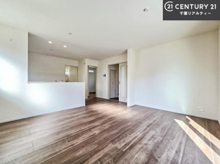 ���r���O �S�n�ǂ����r���O�͉Ƒ������R�ƏW�܂�܂��B�Ƒ��c�R�̎��Ԃ����������ł��B���Ƒ��ƁA����w�[���������Ԃ��߂��������ł��ˁB