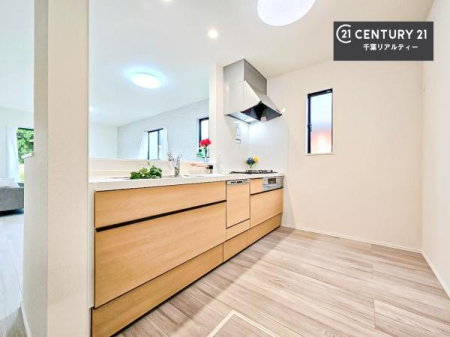 �L�b�`�� ��Ƃ����₷���V�X�e���L�b�`���ł��I���[����������t���Ă���̂ŁA�����X�y�[�X�ɕ���u���Ȃ��čςނ̂ŁA�L�X�g���āA���K�ɍ�Ƃ��ł��܂��I