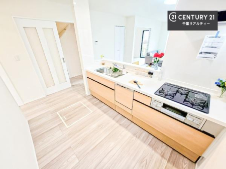 �L�b�`�� ��Ƃ����₷���V�X�e���L�b�`���ł��I���[����������t���Ă���̂ŁA�����X�y�[�X�ɕ���u���Ȃ��čςނ̂ŁA�L�X�g���āA���K�ɍ�Ƃ��ł��܂��I