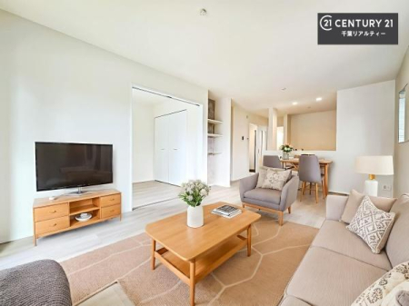 ���r���O �Ƌ��CG�p�[�X�ł��B�J�����̂���L�XLDK�I�\�t�@�[��_�C�j���O�e�[�u����u���Ă������ɂȂ�Ȃ��̂ŉ��K�ɉ߂����܂��I�R�~���j�P�[�V���������₷�����r���O�ł��I